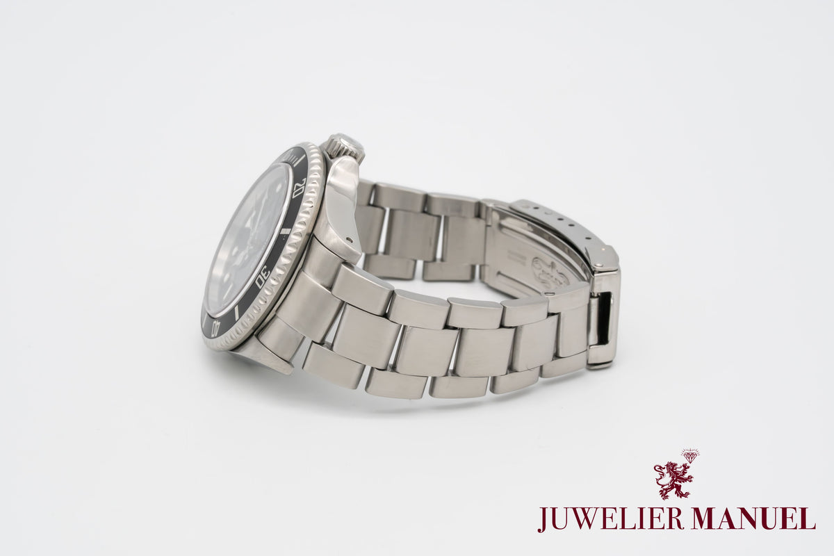 Rolex Sea-Dweller 16660 Triple Six Stahl Automatik 40mm Papers