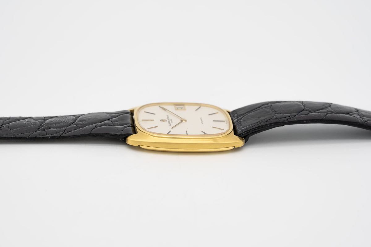 Vacheron Constantin Classic 2045 Ultra Thin 18K Gold Cushion Case Automatic Gelbgold 750